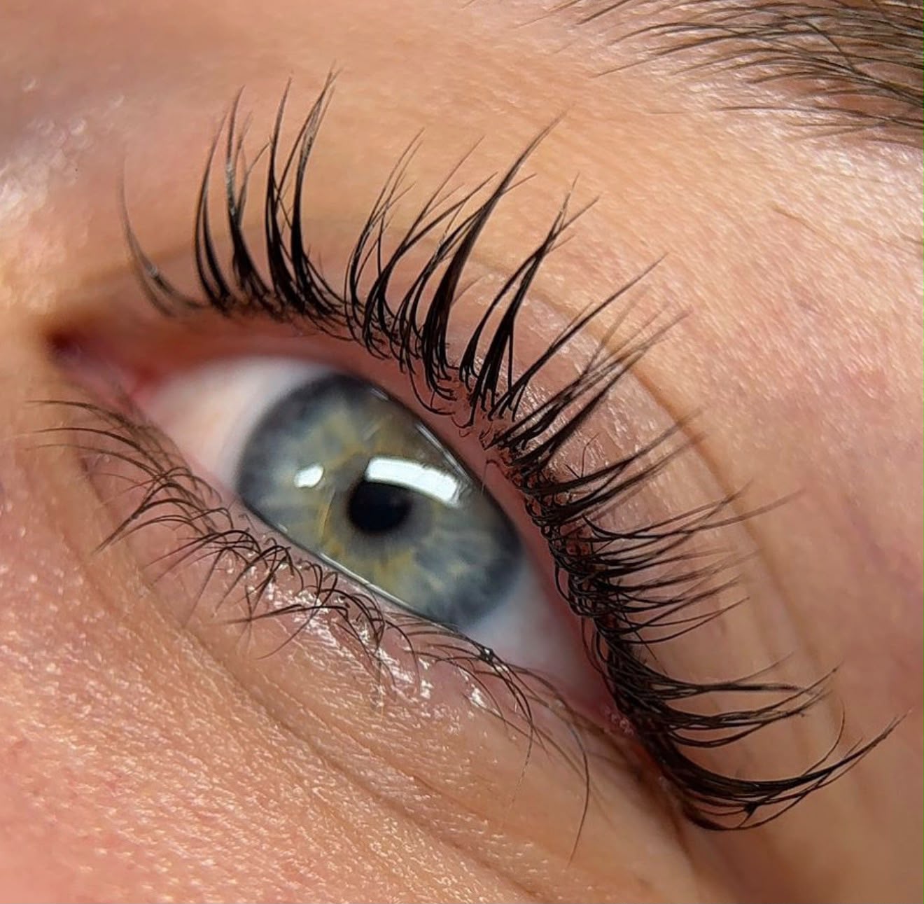 Wimpernverlängerung Detailaufnahme bei heybelle